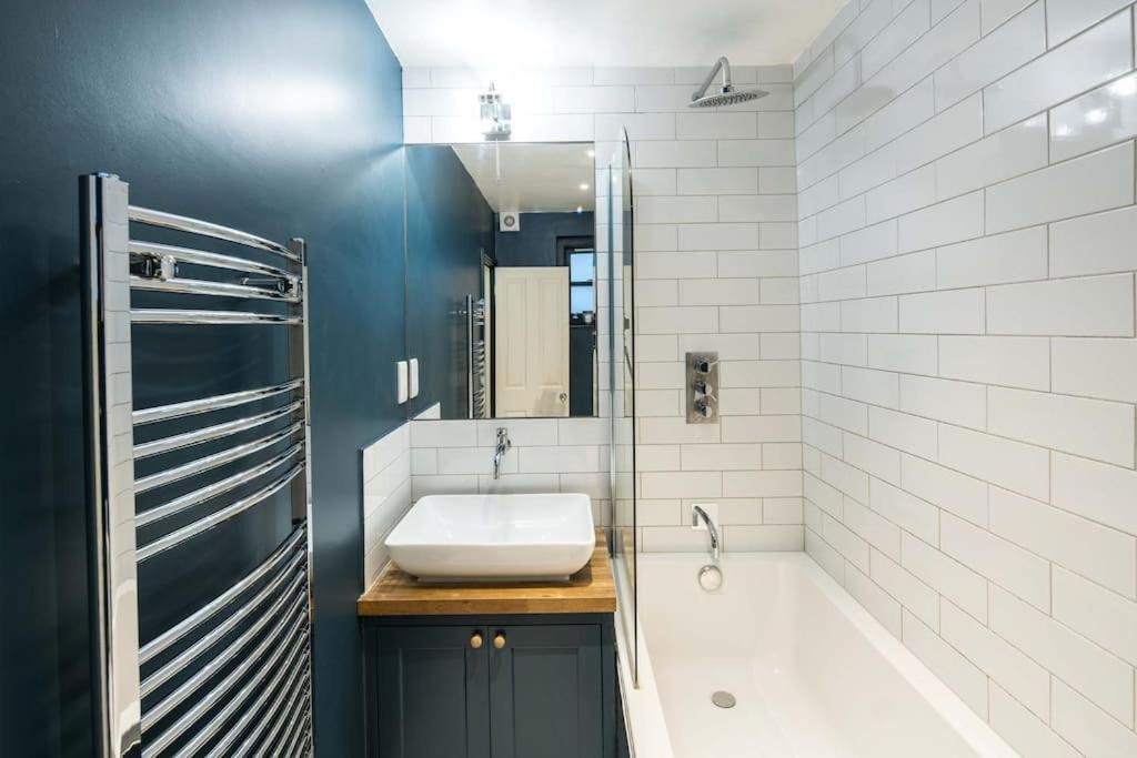 Апартаменти Superb Retreat Central Next Tube Лондон Екстер'єр фото